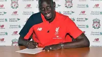Bek Tangguh Liverpool Resmi Perpanjang Kontrak 