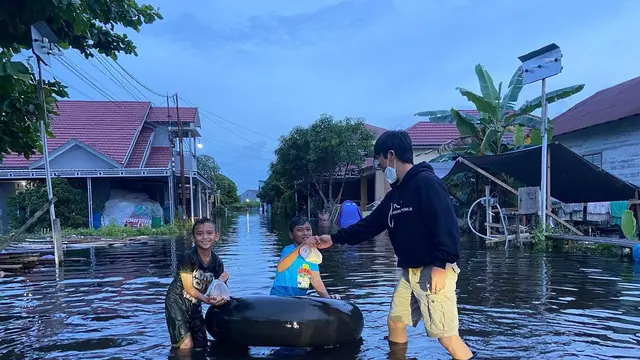 6 Momen Rian d'Masiv Bantu Korban Banjir di Kalimantan Selatan, Tuai Pujian
