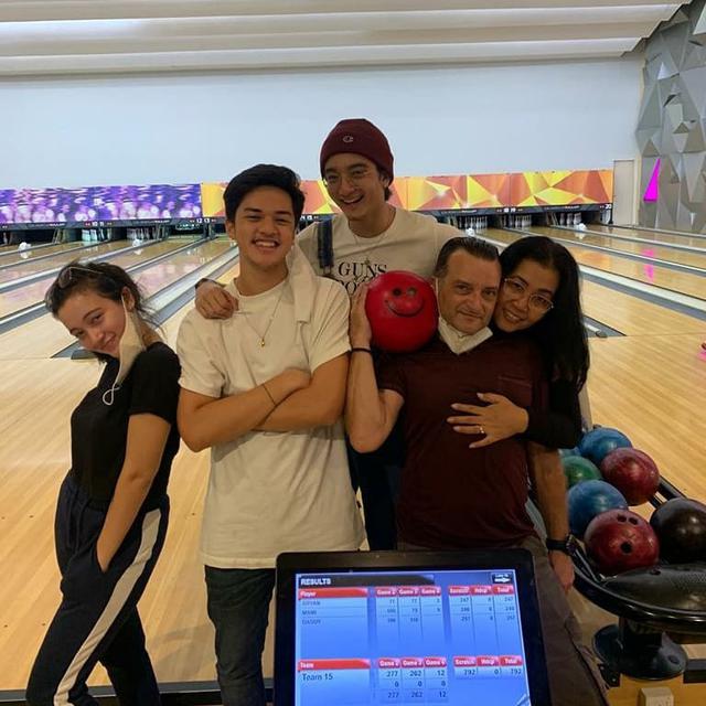 6 Momen Keluarga Megan Domani Main Bowling Bareng Jeremie Moeremans, Makin Dekat