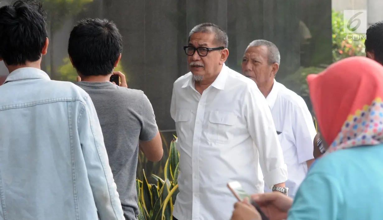 Mantan Wakil Gubernur Jawa Barat, Deddy Mizwar memenuhi panggilan penyidik KPK untuk menjalani pemeriksaan di Jakarta, Rabu (12/12). Deddy diperiksa dalam penyidikan kasus dugaan suap pengurusan izin proyek pembangunan Meikarta. (Merdeka.com/Dwi Narwoko)