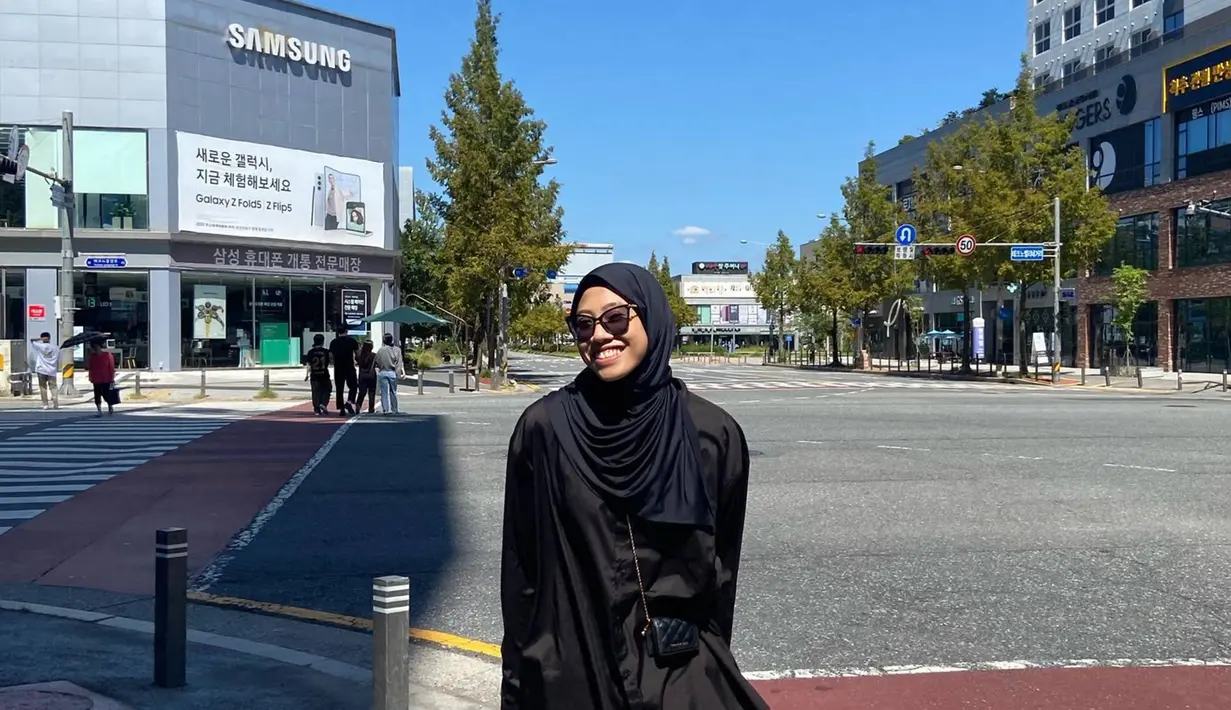 Pada pertandingan debutnya melawan Hwaseong IBK Altos, pemain voli yang memakai hijab ini mendapat MVP. Tidak berhenti disitu saja, pertandingan melawan Pink Spider beberapa waktu lalu juga membuatnya mendapat MVP lagi usai mencetak 31 poin dan membawa kemenangan untuk Red Sparks meski sempat tertinggal 2 set. (Liputan6.com/IG/megawatihangestrip)