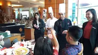 Sambut Tahun Baru Imlek Millenium Hotel Sirih Jakarta menghadirkan aksi barongsai dan santap malam dengan menu spesial (Liputan6.com/Komarudin)