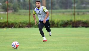 Winger anyar Arema FC, Gabi, sudah ikut berlatih bersama Singo Edan. (Bola.com/Iwan Setiawan)