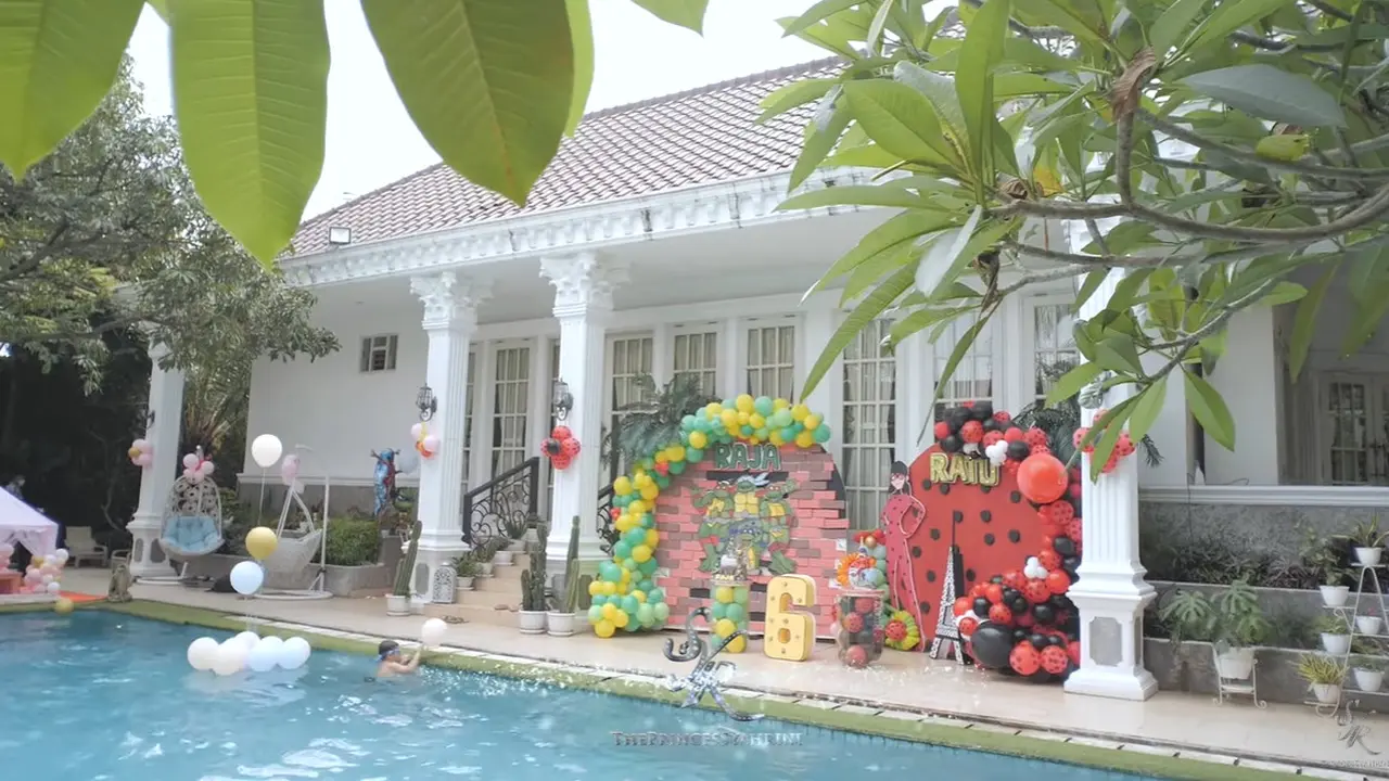 Potret Taman Rumah Syahrini di Bogor