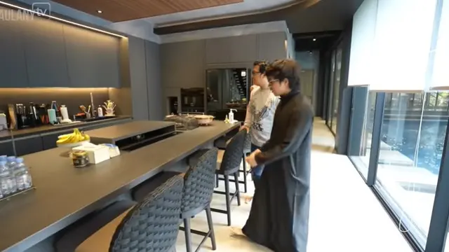 Potret Dapur dan Ruang Makan di Rumah Atta Halilintar (YouTube/Taulany TV)