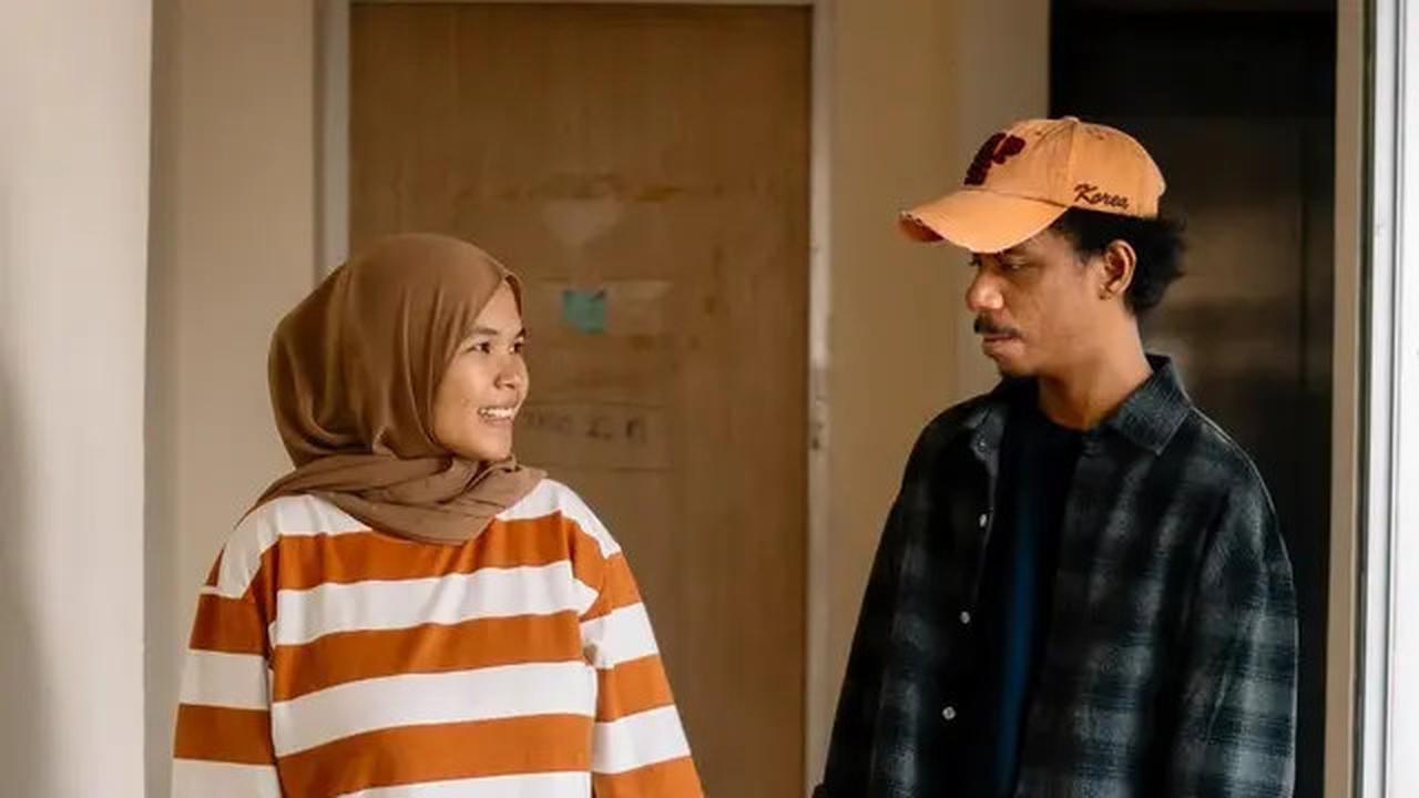 6 Potret Raim Laode dan Istri, Film Komang Sukses Tembus 2 Juta Penonton