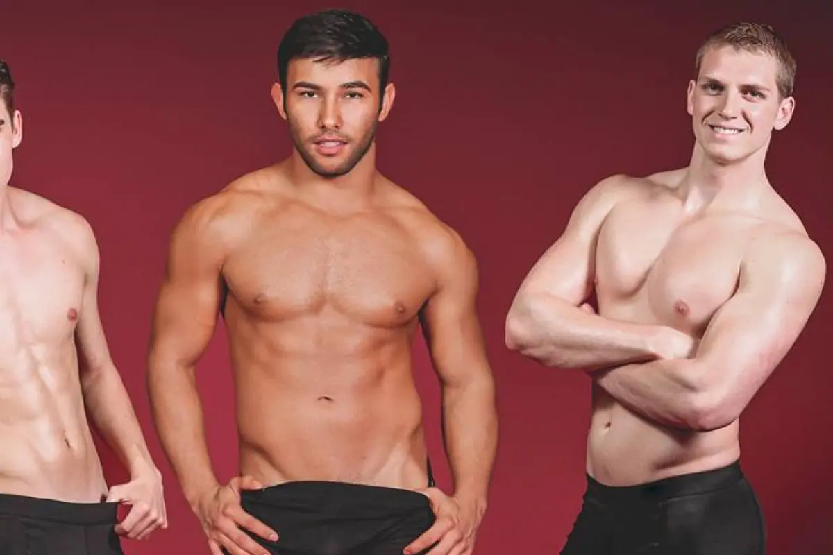 'Girls'! Selain Six Packs, Pelayan di Resto Ini Cuma Pakai Handuk