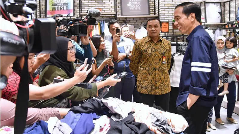 Presiden Jokowi Belanja Baju