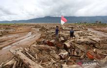 Mengungkap Misteri Pohon Tumbang Banjir Bandang: Bukan Sekadar Air, Ini Akar Masalahnya dari Hulu