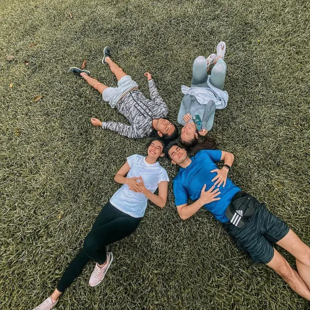 7 Potrret Kebersamaan Pasangan Kekasih dalam Love Story The Series