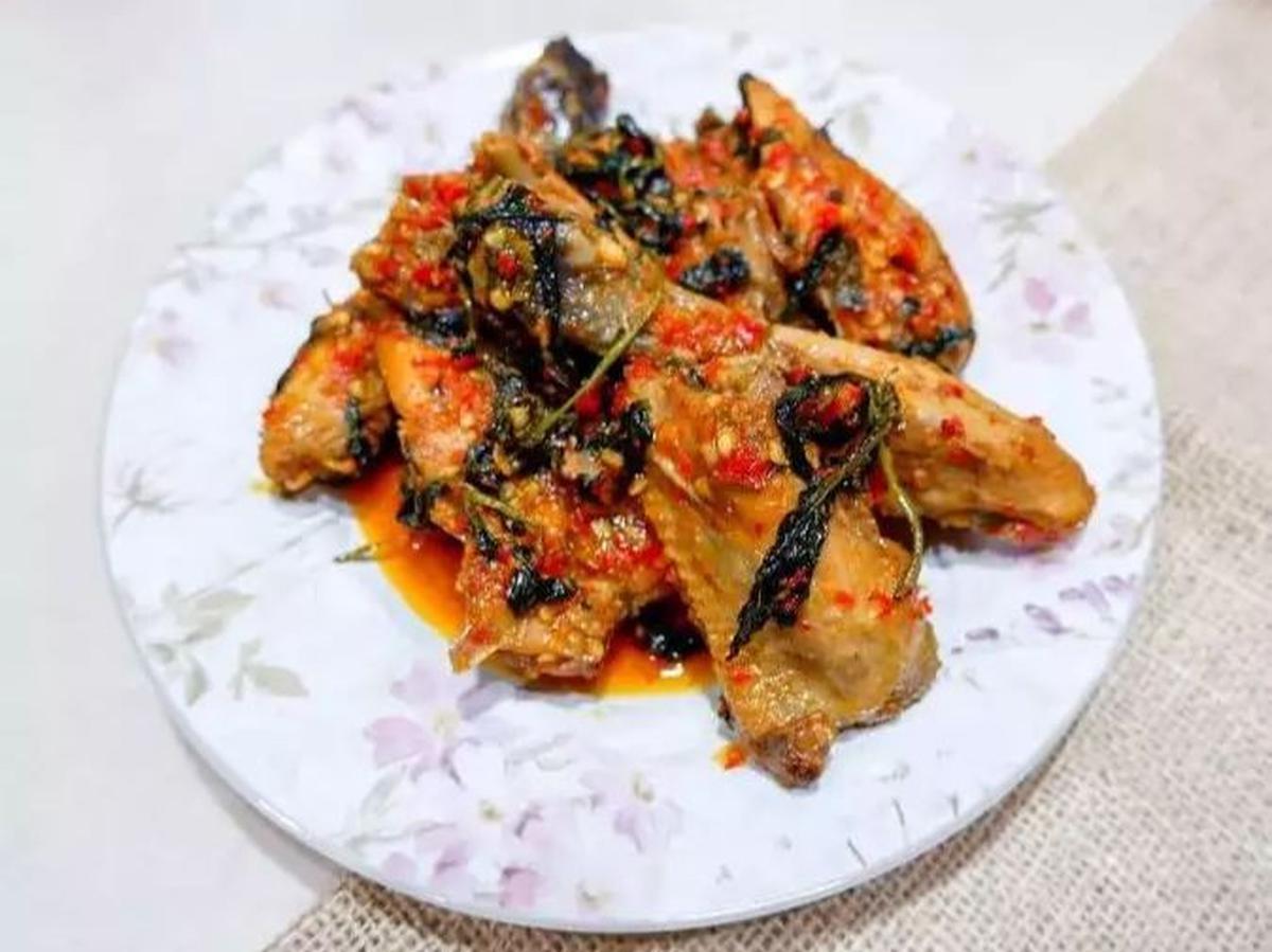<b>8. Ayam Kampung Kemangi</b>