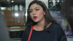 Istri dari Dennis "Lyla" itu mengaku sudah rindu berat dengan akting tetapi belum siap untuk meninggalkan sang buah hati, Jumat (24/5/14). (Liputan6.com/Panji Diksana)