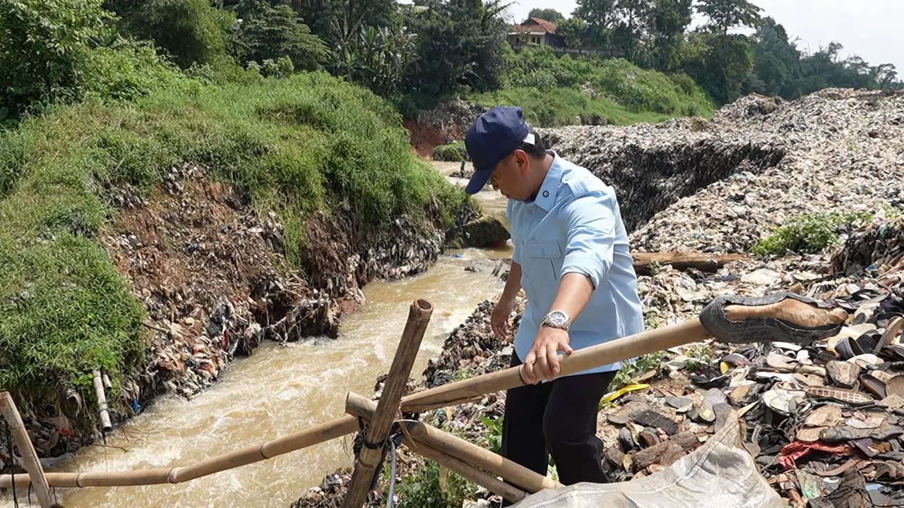 Longsor Sampah TPA ke Kali Pesanggrahan Jadi Biang Kerok Penyebab Banjir