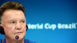  Louis van Gaal mengakui bahwa sepak bola Spanyol telah mampu mengkombinasikan teknik dan fisik dengan sangat baik. Tapi bukan tak mungkin untuk bisa dikalahkan, Brasil, Jumat (13/6/2014) (AFP Photo/LLUIS GENE).