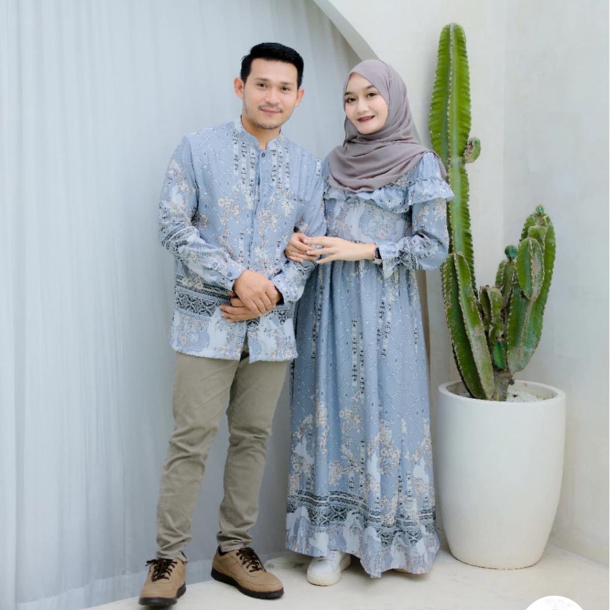 Gaya Lebaran 2025 Super Kekinian! Inspirasi Baju Couple Warna Ice Blue yang Bikin Semua Mata Tertuju pada Kamu!