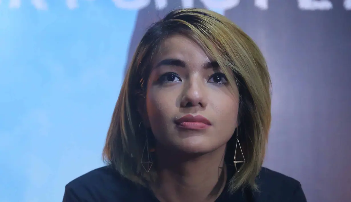 Meski hampir sebelas tahun tak beradu akting bersama, Sheila mengaku sedikit kesulitan saat kembali bermain dengan Angie. Setelah saling ngobrol, ibu tiga anak itu tak lagi kesulitan saat membangun chemistry. (Nurwahyunan/Bintang.com)