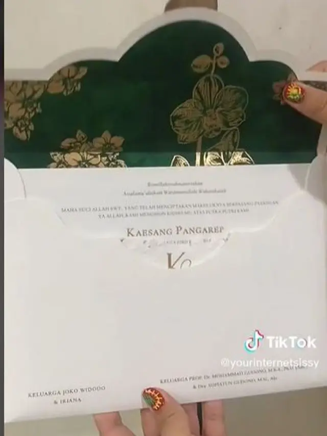 Viral Wanita Pamerkan Undangan dan Detil Jadwal Pernikahan Kaesang Pangarep-Erina Gudono