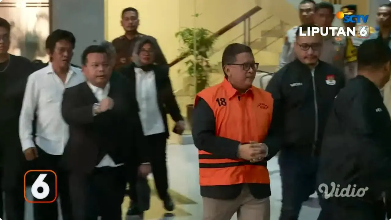 Sekretaris Jenderal PDI Perjuangan atau Sekjen PDIP Hasto Kristiyanto mengenakan rompi oranye usai diperiksa KPK, Kamis (20/2/2025).