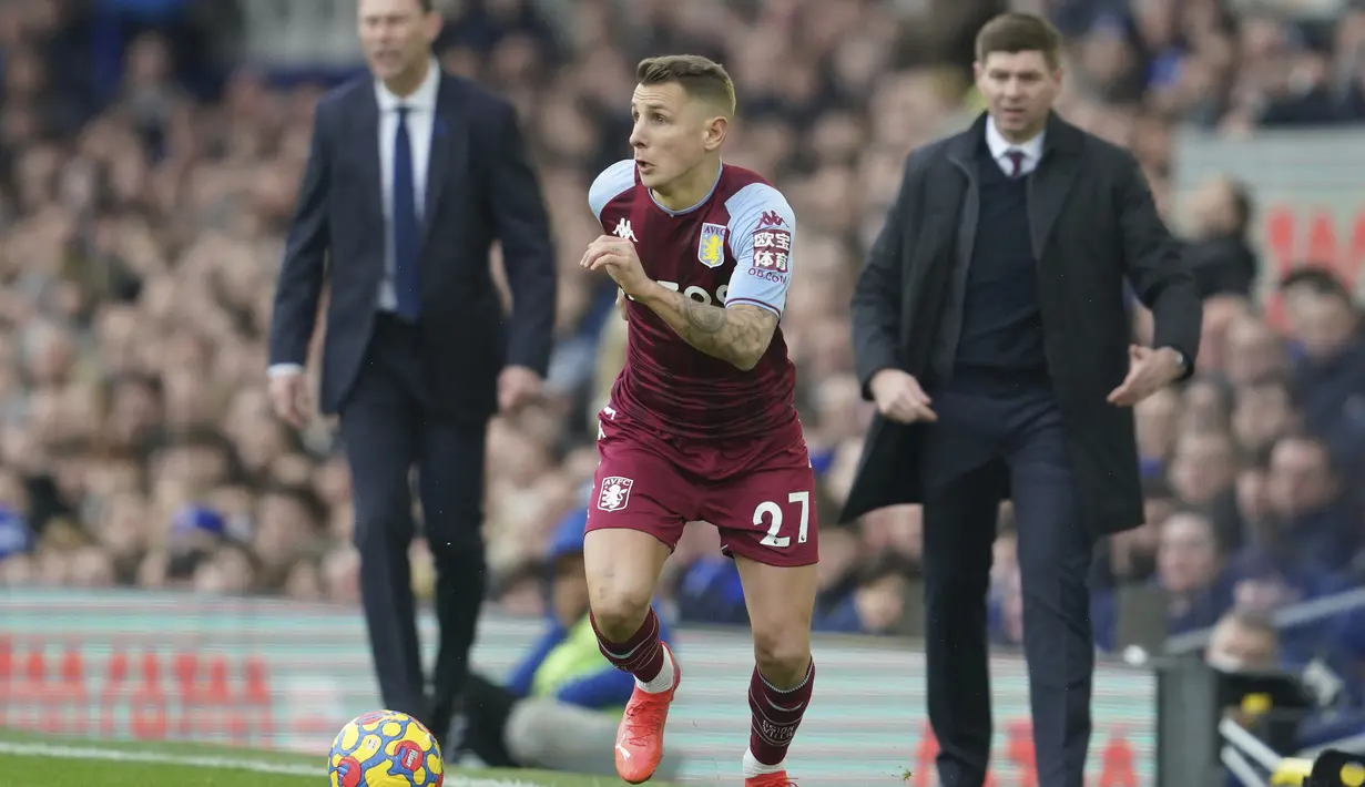 Lucas Digne. Bek kiri Prancis berusia 28 tahun ini didatangkan Aston Villa dari sesama klub Premier League, Everton di bursa transfer musim dingin 2021/2022 ini dengan nilai transfer mencapai 30 juta euro. Total telah dimainkan dua kali oleh The Villans dengan menyumbang 1 assist. (AP/Jon Super)