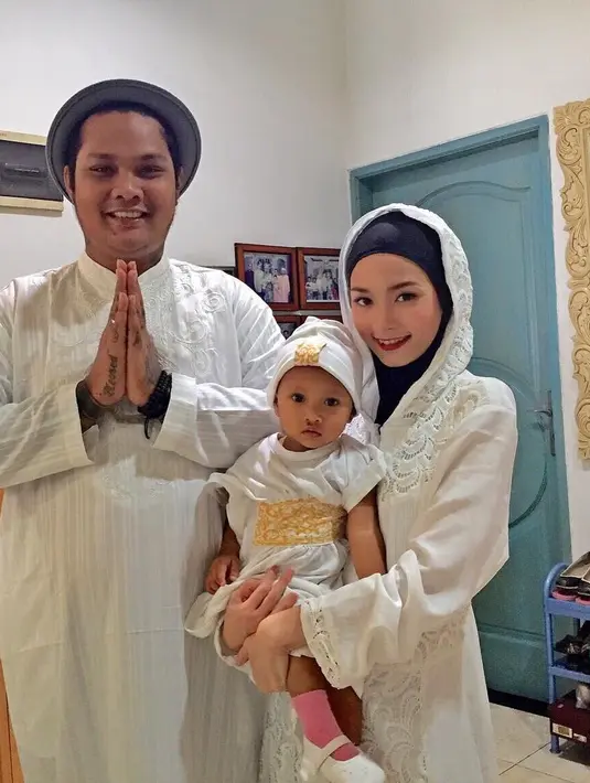 Seperti diketahui, Virgoun sendiri menjadi mualaf tahun 2013. Ia lantas menikah dengan Ina Idola Rusli atau dikenal Inara Bexxa. Ibu satu anak itu mantan personel grilband Bexxa yang biasa tampil seksi. Setelah nikah lantas berhijab dan kini kenakan cadar