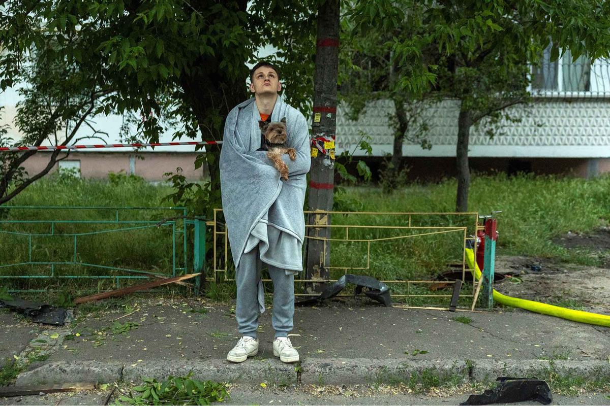 FOTO: Kepanikan Warga Saat Serangan Drone Rusia di Ibukota Ukraina, Kyiv