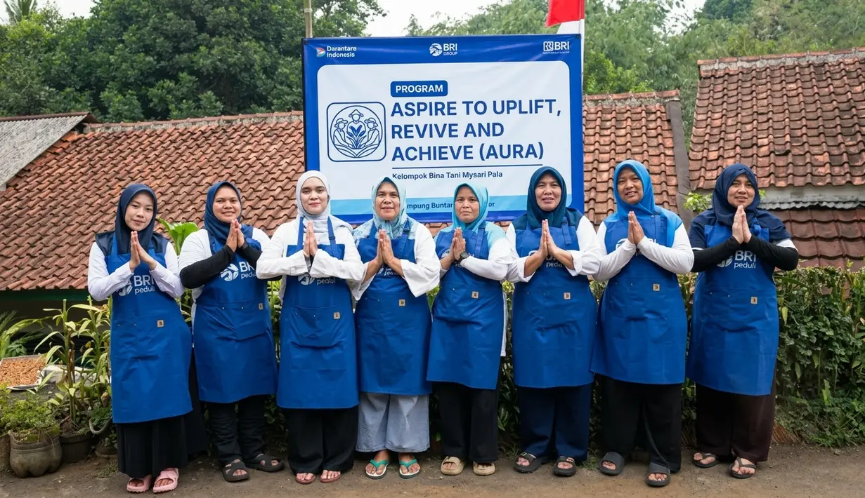 Sejumlah perempuan yang tergabung dalam Kelompok Wanita Tani (KWT) Bina Tani Mysari Pala mengolah potensi pala di Kelurahan Muarasari, Kecamatan Bogor Selatan, menjadi berbagai produk bernilai tambah. Melalui kreativitas dan kerja sama, pala tak lagi hanya dijual dalam keadaan segar, tetapi dikembangkan menjadi sumber peluang ekonomi bagi keluarga dan masyarakat sekitar. (Adv/BRI)