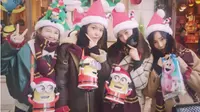 Girls Generation terlihat bersemangat menyambut Natal yang akan berlangsung dalam beberapa hari ke depan.