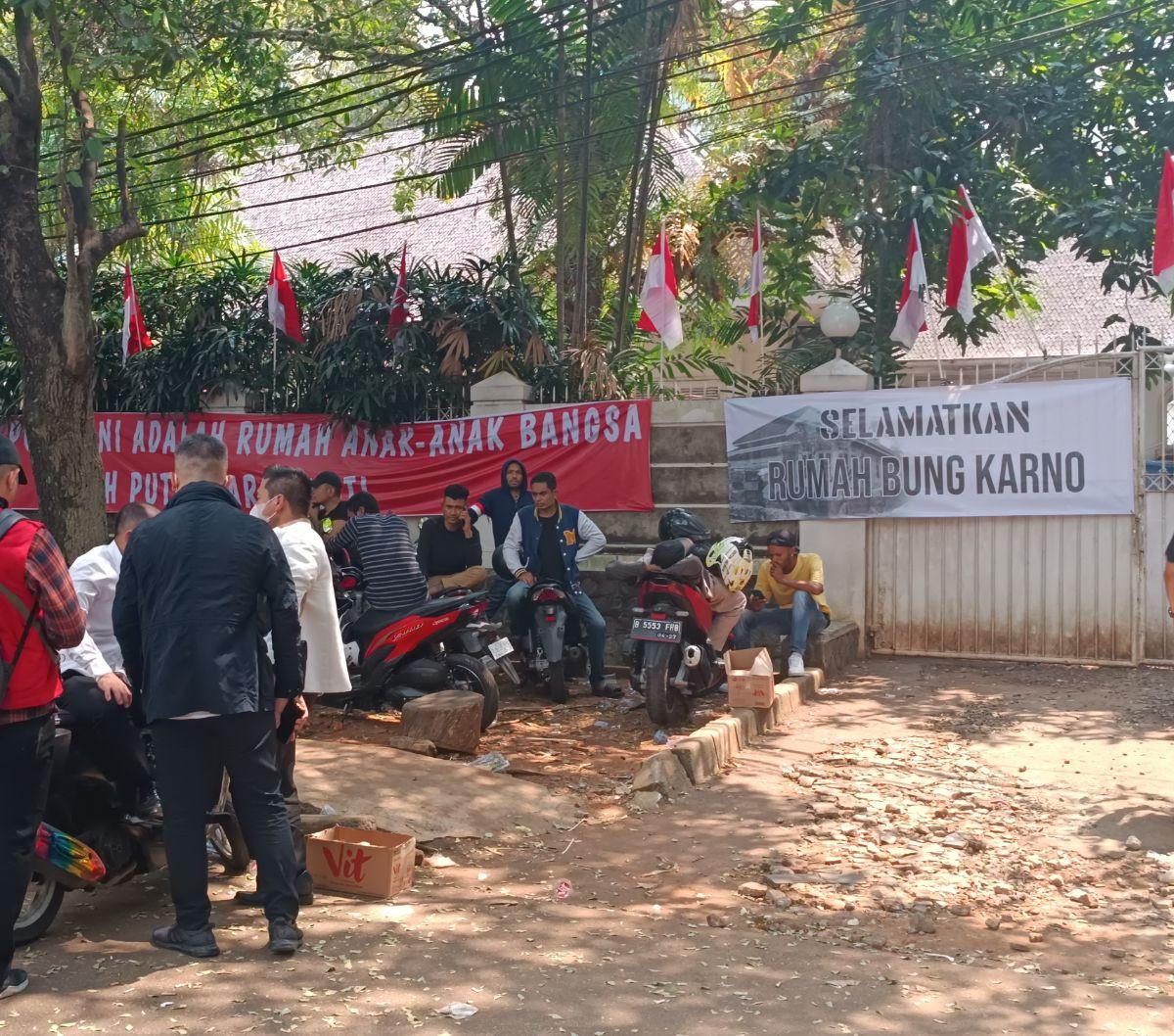 Rumah dengan luas sekira 1.400 meter persegi itu dalam proses ekseskui oleh Pengadilan Negeri Jakarta Selatan.