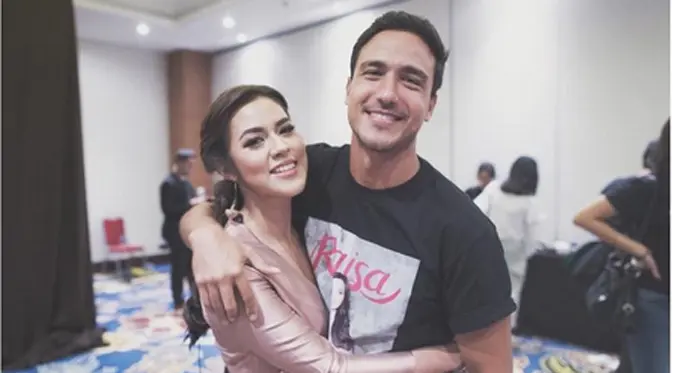 Pihak KUA akhirnya memberikan keterangan terkait rencana pernikahan penyanyi Raisa dan Hamish Daud. Pasangan ini akan meresmikan hubungannya pada 3 September mendatang. (Instagram/hamishdw)