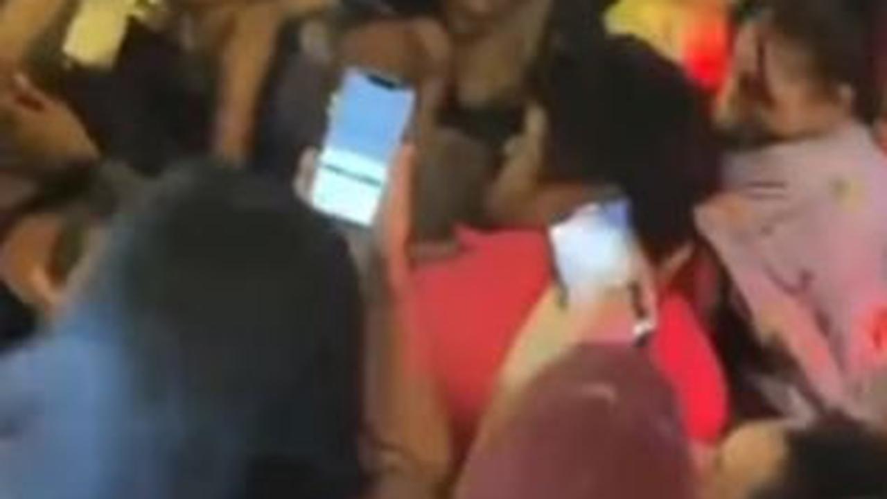 Berebut Wilayah, Ladyboy Thailand Tawuran dengan Waria Filipina di Bangkok