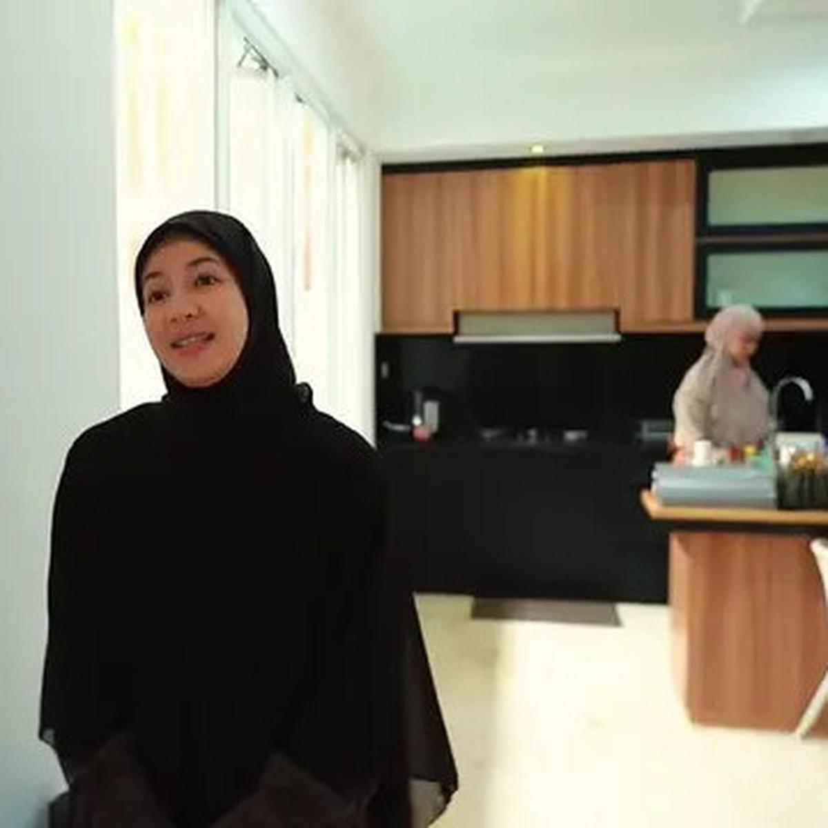 Potret Dapur Rumah Baru Natasha Rizky, Kombinasi Warnanya Beri Kesan Elegan