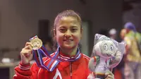 Atlet karate DKI Jakarta, Maya Sheva, merebut medali emas PON Jabar 2016. (KONI DKI)