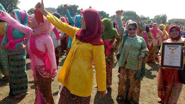 17 Ribu Perempuan Pekalongan Berkebaya Cetak Rekor MURI