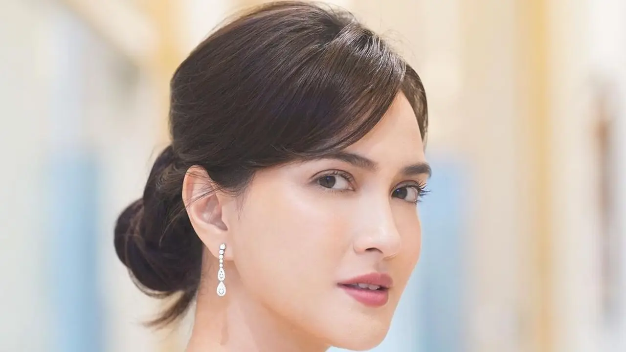 Shandy Aulia kenakan outfit off shoulder (Instagram/shandyaulia)
