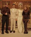 Aurel Hermansyah kompak bersama Atta mengenakan baju coklat. Aurel tampil dengan long dress lengan panjang shining dipadukan kerudung coklat polos. [@aurelie.hermansyah]
