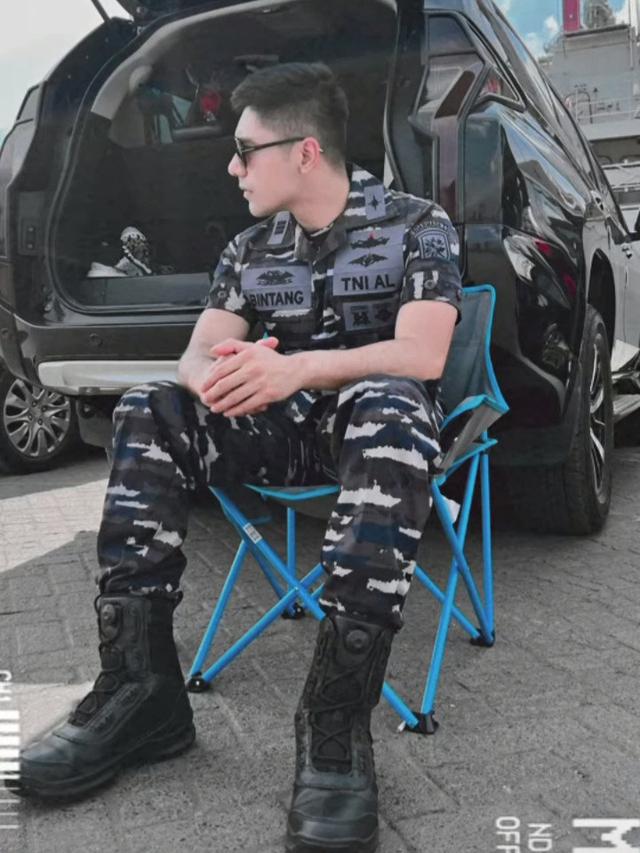 Riza Syah Pakai Seragam TNI