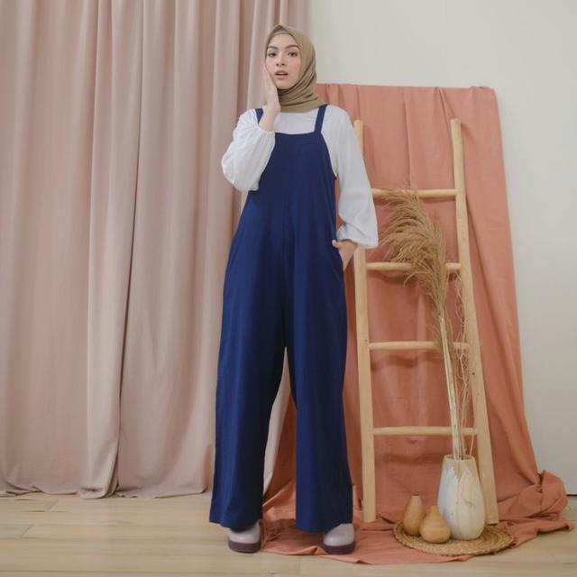 10 Inspirasi Jumpsuit Hijab Terbaru 2024, Bikin Penampilan Makin Stylish