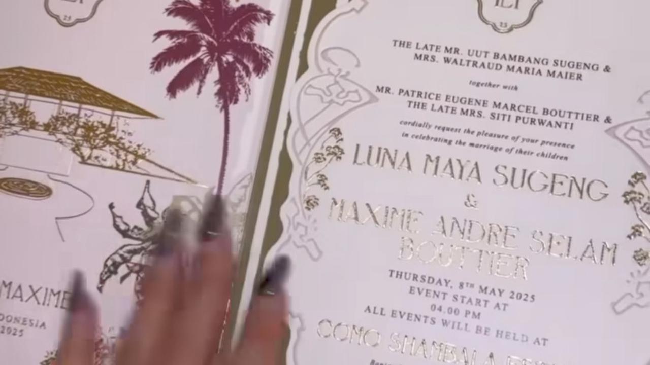 Potret Detail Undangan Pernikahan Luna Maya & Maxime Bouttier, Mewah Berwarna Hijau Emerald