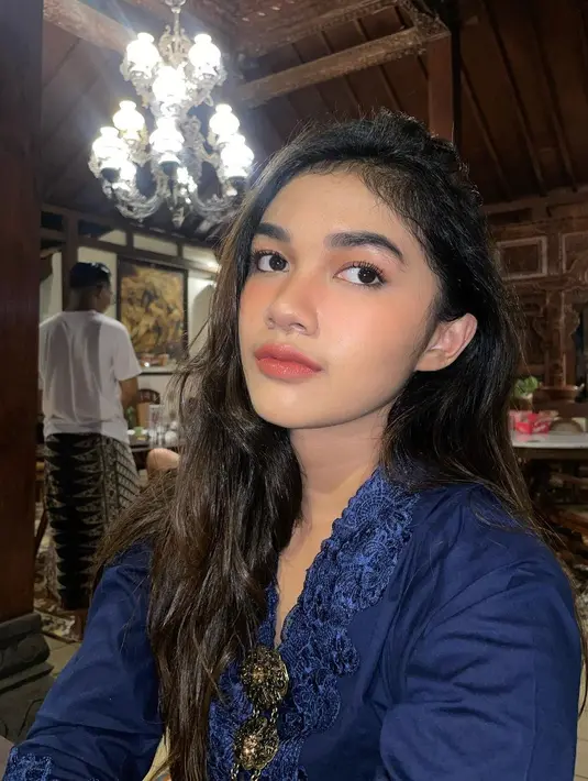 <p>[Instagram/natashaurbach]</p>