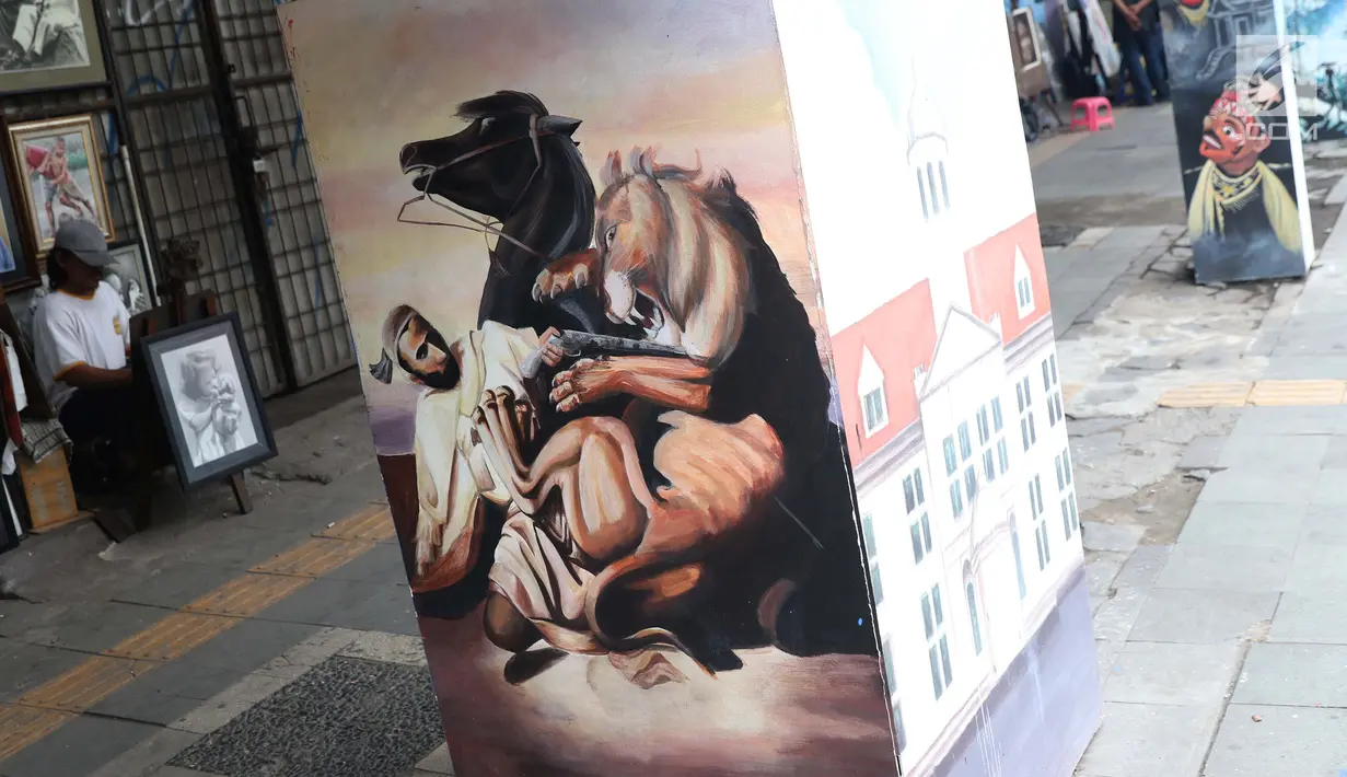 Pelukis beraktivitas di trotoar jalan Pintu Besar Selatan Kawasan Kota Tua Jakarta, Rabu (23/1). Sejak diluncurkan Oktober tahun lalu, Street Gallery Art diharapkan bisa meningkatkan jumlah wisatawan ke Kota Tua Jakarta. (Liputan6.com/Helmi Fithriansyah)