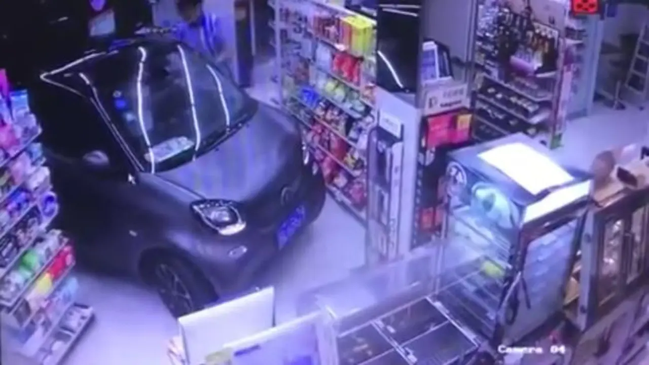 Malas Parkir, Pria Ini Nekat Drive-Thru (ist)