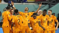 Selebrasi pemain timnas Belanda usai Cody Gakpo&nbsp;menjebol gawang Ekuador dalam pertandingan grup A Piala Dunia 2022&nbsp;yang berlangsung di Khalifa International, Qatar, Jumat (25/11/2022). (AP Photo/Martin Meissner)