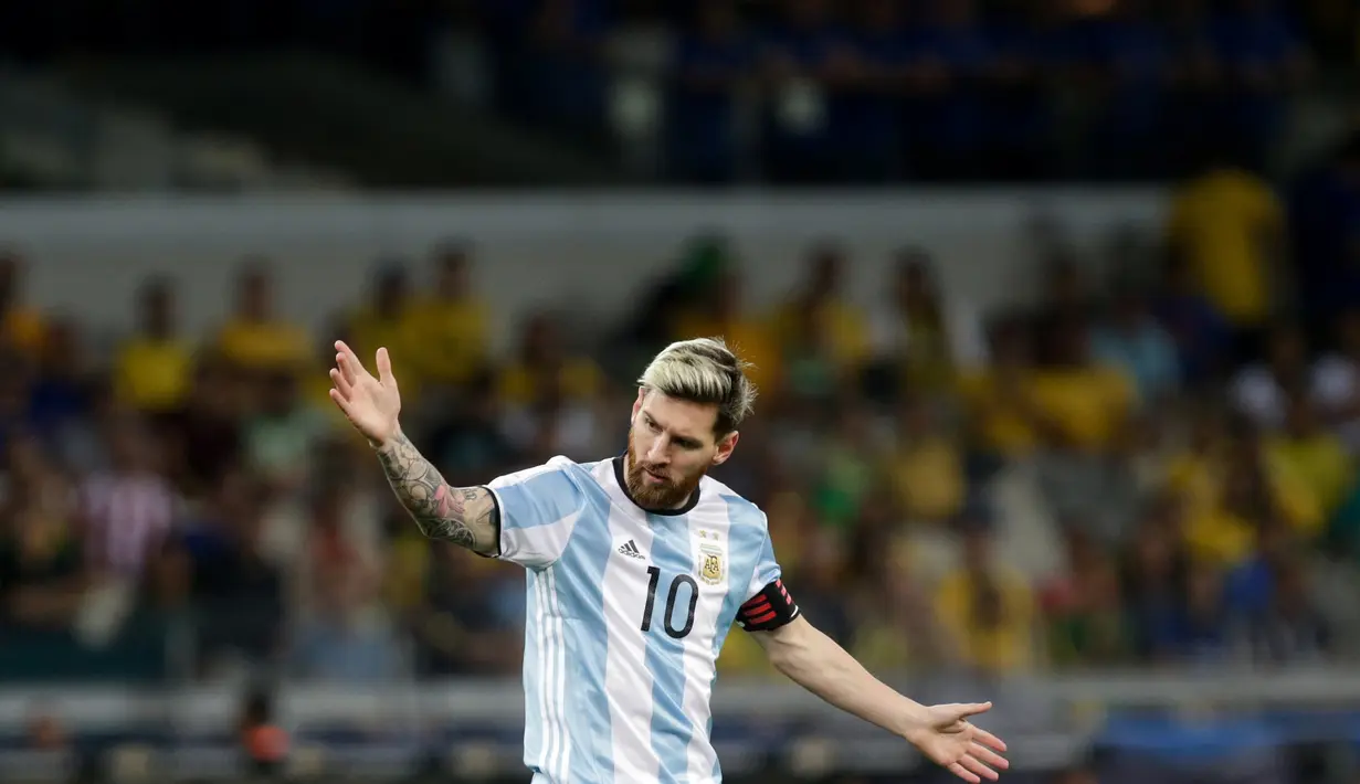 Ekspresi Lionel Messi saat pertandingan Brasil kontra Argentina dalam Kualifikasi Piala Dunia 2018, di stadion Mineirao, Belo Horizonte, Brasil (10/11). (Reuters/Cristiane Mattos)