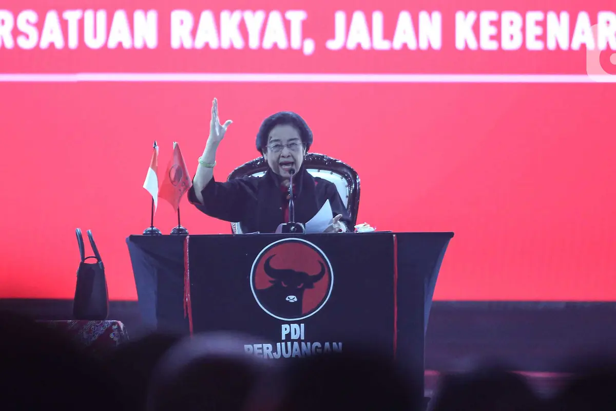 Nyalakan Obor Api Abadi, Megawati Soekarnoputri Buka Rakernas V PDIP