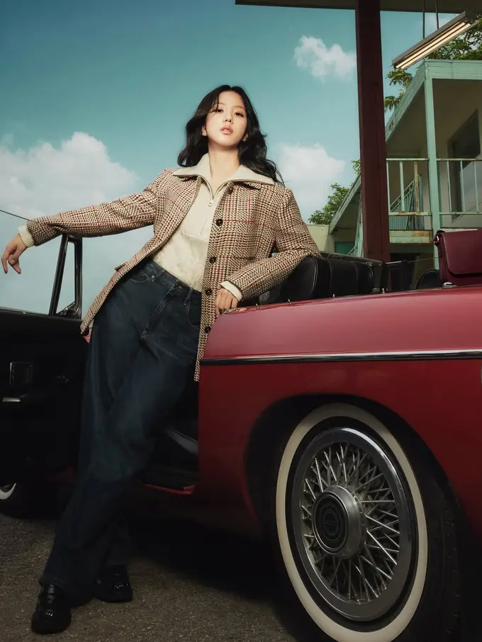 Jisoo BLACKPINK Tampil Preppy Elegan dalam Pemotretan Terbaru Bersama Tommy Hilfiger