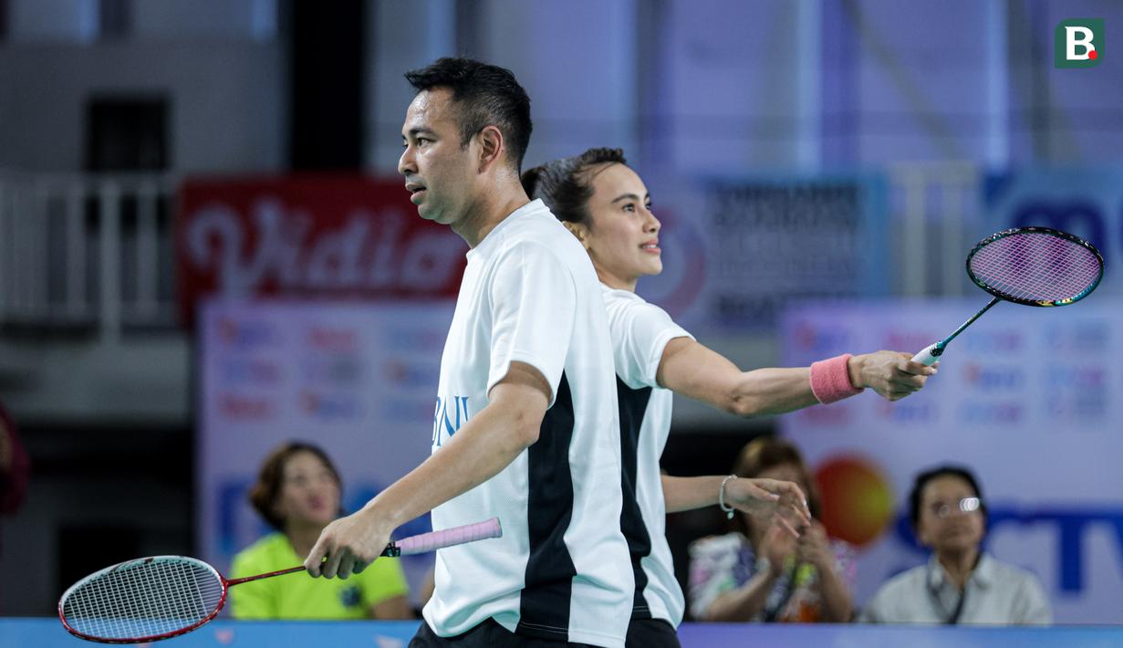 <p>Penampilan kompak dari Ahsan dan Ziva berlanjut pada rubber game membuat pasangan Raffi/Bellaetrix kewalahan. (Bola.com/Bagaskara Lazuardi)</p>