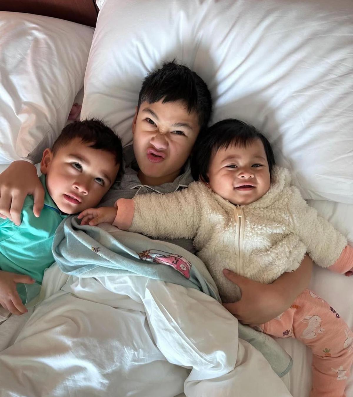 Ekspresi Rayyanza dan Lily Saat Pelukan dengan Rafathar, Netizen Tak Bisa Berhenti Gemas