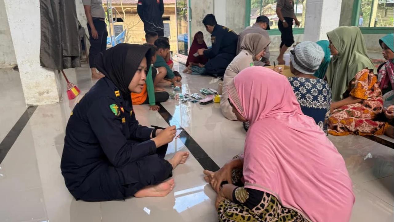 FOTO: Aksi Kemanusiaan Polri Bantu Pemulihan Korban Banjir Aceh