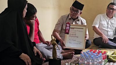 Kunjungi Keluarga Arie Basuki di Depok, Gubernur Banten Sampaikan Perkembangan Pencarian