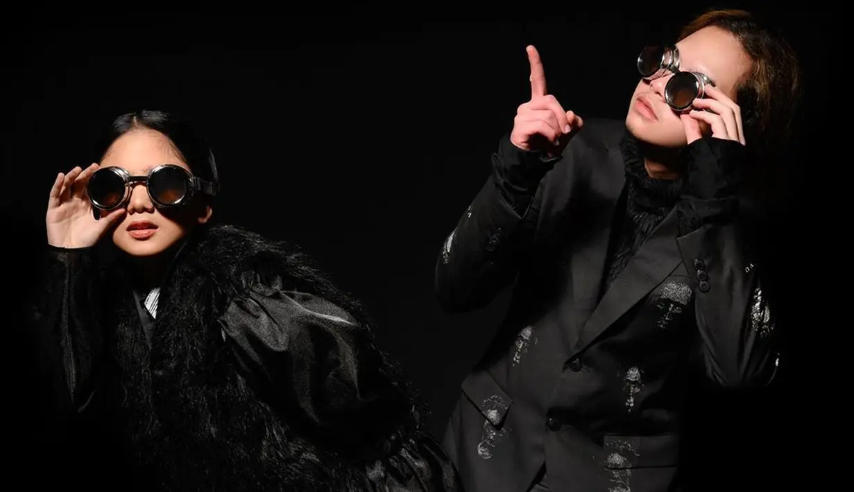 “Sederhananya dia. Kesederhanaan terus kalau menurut aku, orangnya enggak ribet. Diajak ke mana-mana kayak misalnya aku melihat teman-teman seumuranku kalau pergi pasti jatuhnya kayak ke mal, senang-senang, shopping,” bebernya. (Instagram/tissabiani)